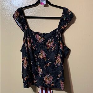 #407 size 4 Torrid NWT Flutter Sleeve crop top w/ boho print cinching in back